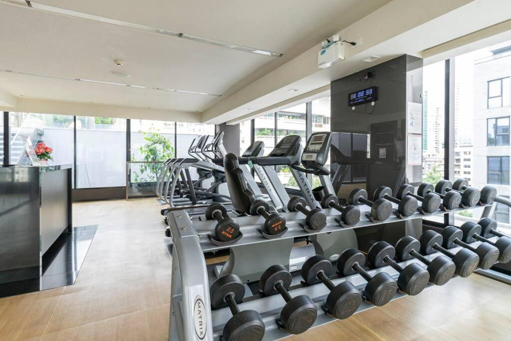 Stylish 1 Bedroom, Nice Pool,Bts Asok, Sukhumvit Bangkok Exterior photo